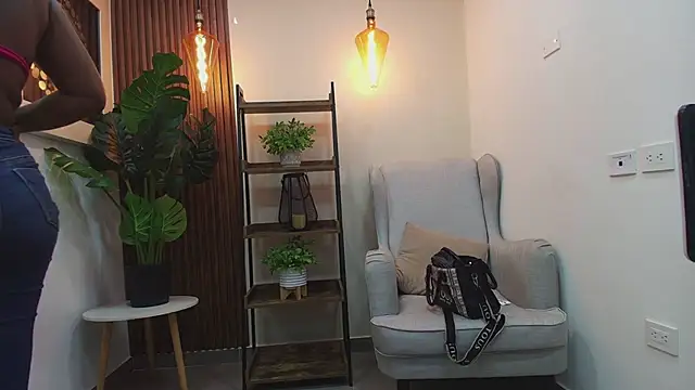 Snapshot of Coral_Lise chatting on 09/24/25, 11:02 Coral Lise online show from 09/24/25, 11:02