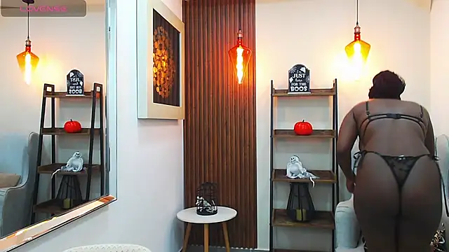 Snapshot of Coral_Lise chatting on 11/05/25, 11:10 Coral Lise online show from 11/05/25, 11:10