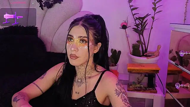 Snapshot of AnfisaLetyagho chatting on 10/10/25, 12:42 AnfisaLetyagho online show from 10/10/25, 12:42