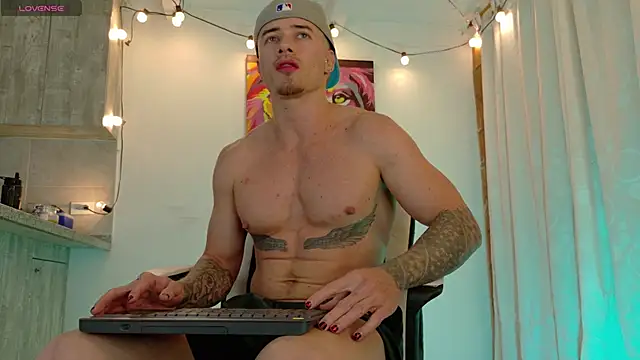 Snapshot of Ryannblue07 chatting on 10/30/25, 12:56 Ryannblue07 online show from 10/30/25, 12:56