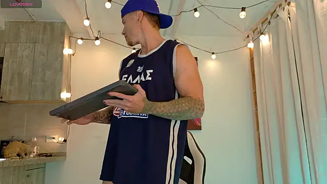 Snapshot of Ryannblue07 chatting on 11/06/25, 01:17 Ryannblue07 online show from 11/06/25, 01:17