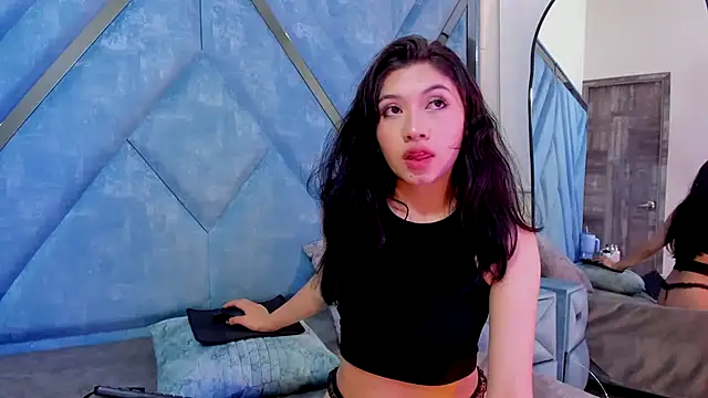 Snapshot of LauryAndNarem69 chatting on 10/12/25, 06:56 LauryAndNarem69 online show from 10/12/25, 06:56