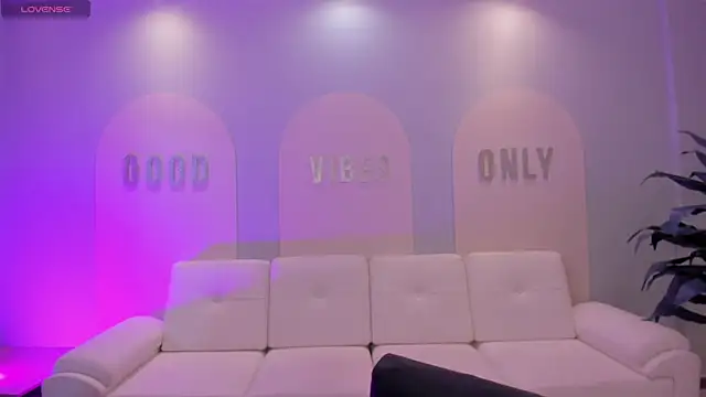 Snapshot of MaiaCollins chatting on 09/25/25, 05:38 MaiaCollins online show from 09/25/25, 05:38