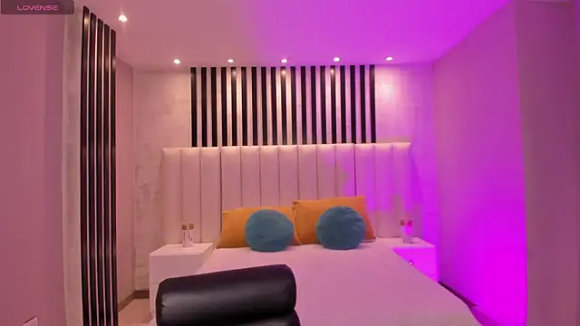 Snapshot of MaiaCollins chatting on 11/26/25, 07:15 MaiaCollins online show from 11/26/25, 07:15