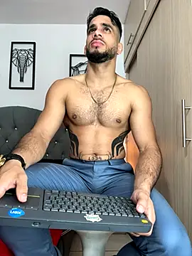 Snapshot of Maximiliano_ford chatting on 10/03/25, 10:34 Maximiliano ford online show from 10/03/25, 10:34