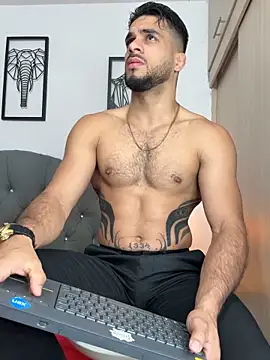 Snapshot of Maximiliano_ford chatting on 10/05/25, 10:35 Maximiliano ford online show from 10/05/25, 10:35