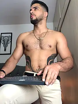 Snapshot of Maximiliano_ford chatting on 10/19/25, 09:43 Maximiliano ford online show from 10/19/25, 09:43