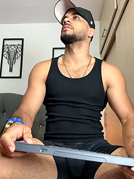 Snapshot of Maximiliano_ford chatting on 10/26/25, 09:37 Maximiliano ford online show from 10/26/25, 09:37