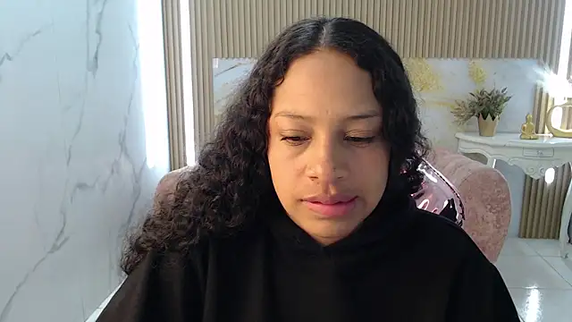 zhara rose s online show from 03/18/25, 06:14