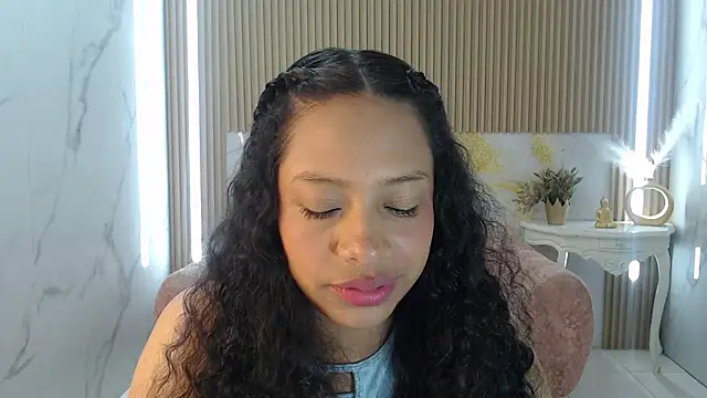 zhara rose s online show from 03/20/25, 07:03