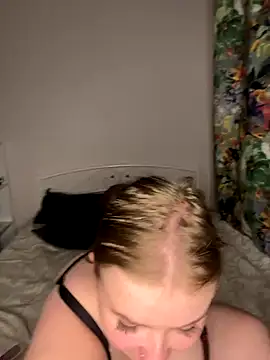 Snapshot of Amy_Sky_ chatting on 09/25/25, 10:24 Amy Sky online show from 09/25/25, 10:24