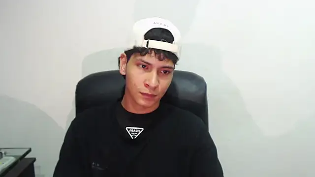 Snapshot of Jhojan_twink chatting on 03/19/25, 11:03 Jhojan twink online show from 03/19/25, 11:03