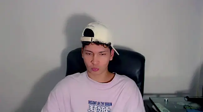 Snapshot of Jhojan_twink chatting on 03/22/25, 04:04 Jhojan twink online show from 03/22/25, 04:04