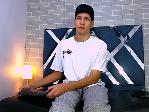 Snapshot of Jhojan_twink chatting on 09/27/25, 12:10 Jhojan twink online show from 09/27/25, 12:10