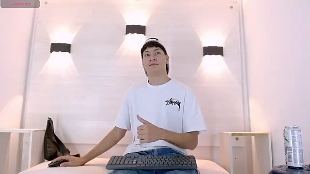 Snapshot of Jhojan_twink chatting on 10/12/25, 01:43 Jhojan twink online show from 10/12/25, 01:43