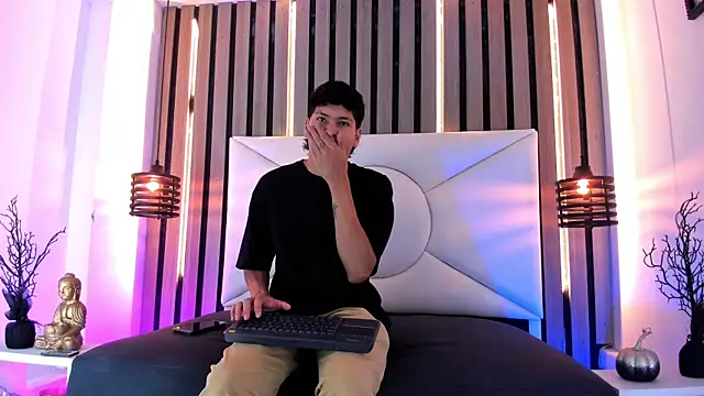 Snapshot of Jhojan_twink chatting on 10/20/25, 12:38 Jhojan twink online show from 10/20/25, 12:38