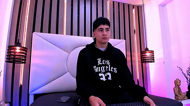 Snapshot of Jhojan_twink chatting on 10/22/25, 12:05 Jhojan twink online show from 10/22/25, 12:05