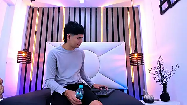 Snapshot of Jhojan_twink chatting on 10/24/25, 12:23 Jhojan twink online show from 10/24/25, 12:23