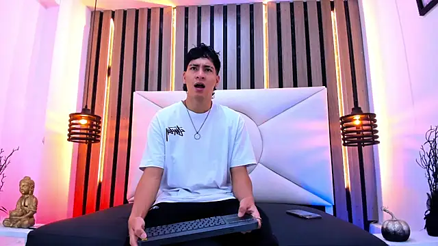 Snapshot of Jhojan_twink chatting on 10/25/25, 12:13 Jhojan twink online show from 10/25/25, 12:13