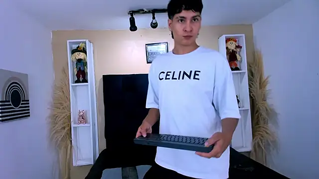 Snapshot of Jhojan_twink chatting on 10/26/25, 05:02 Jhojan twink online show from 10/26/25, 05:02