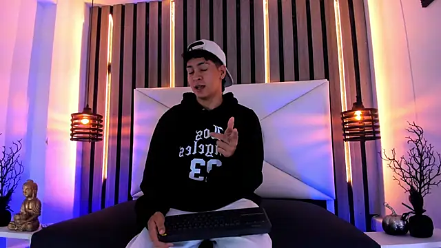 Snapshot of Jhojan_twink chatting on 10/29/25, 11:45 Jhojan twink online show from 10/29/25, 11:45