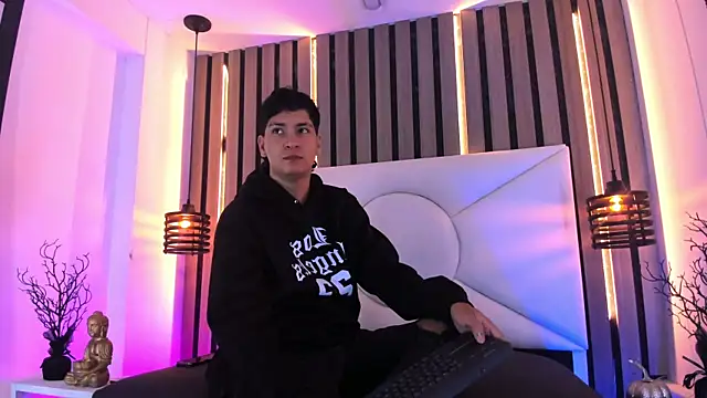 Snapshot of Jhojan_twink chatting on 10/30/25, 12:17 Jhojan twink online show from 10/30/25, 12:17