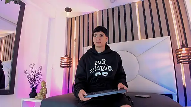 Snapshot of Jhojan_twink chatting on 11/05/25, 12:16 Jhojan twink online show from 11/05/25, 12:16