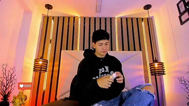 Snapshot of Jhojan_twink chatting on 11/12/25, 12:27 Jhojan twink online show from 11/12/25, 12:27