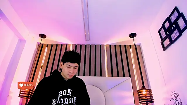 Snapshot of Jhojan_twink chatting on 11/13/25, 12:26 Jhojan twink online show from 11/13/25, 12:26