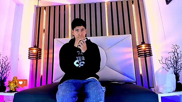 Snapshot of Jhojan_twink chatting on 11/14/25, 12:37 Jhojan twink online show from 11/14/25, 12:37