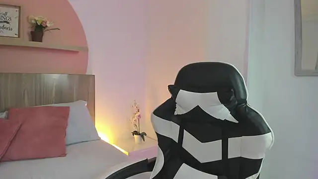 nina blake online show from 10/07/25, 02:31