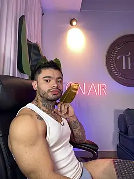 thiagoferrari2 online show from 09/25/25, 12:25