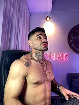 thiagoferrari2 online show from 10/10/25, 04:22