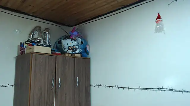 Snapshot of Samanta_SS chatting on 11/15/25, 03:37 Samanta SS online show from 11/15/25, 03:37