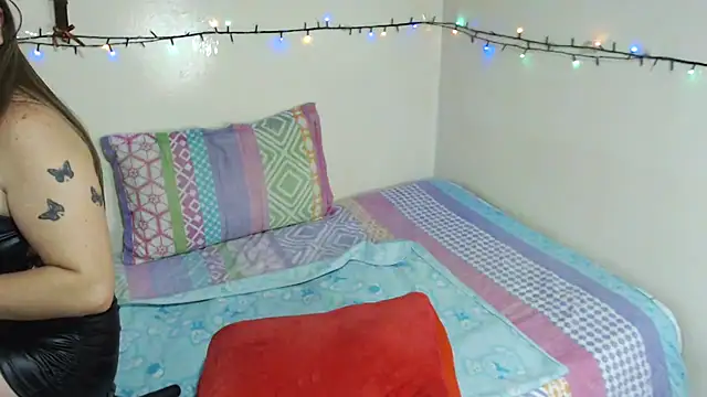 Snapshot of Samanta_SS chatting on 11/21/25, 04:22 Samanta SS online show from 11/21/25, 04:22