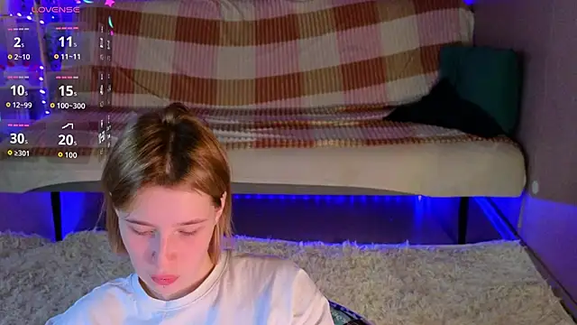 Snapshot of Tara_Lawson chatting on 06/11/26, 02:53 Tara Lawson online show from 06/11/26, 02:53