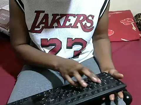 Creamy-Aisha online show from 03/15/25, 12:56