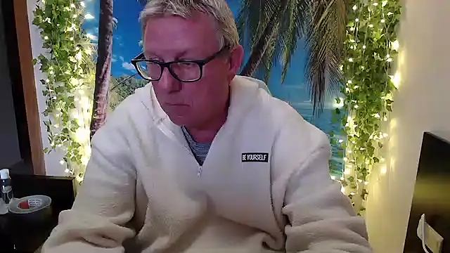 Snapshot of JamesBauer chatting on 11/19/25, 10:04 JamesBauer online show from 11/19/25, 10:04
