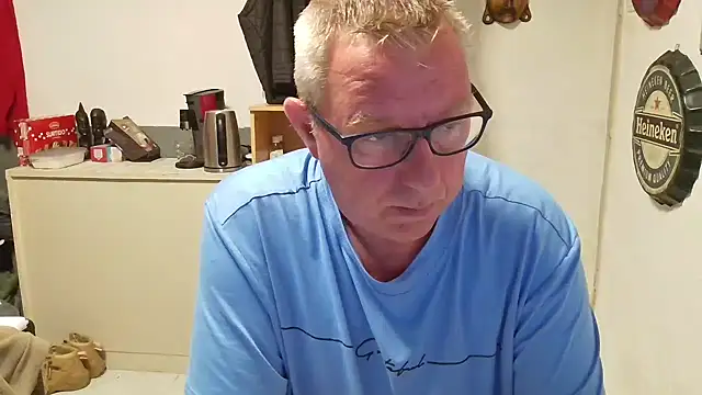 Snapshot of JamesBauer chatting on 04/16/26, 04:35 JamesBauer online show from 04/16/26, 04:35