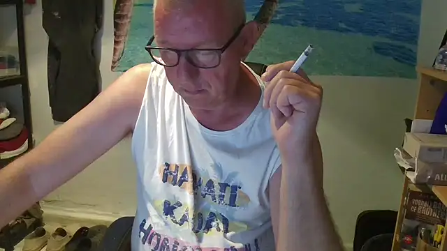 Snapshot of JamesBauer chatting on 06/10/26, 04:34 JamesBauer online show from 06/10/26, 04:34