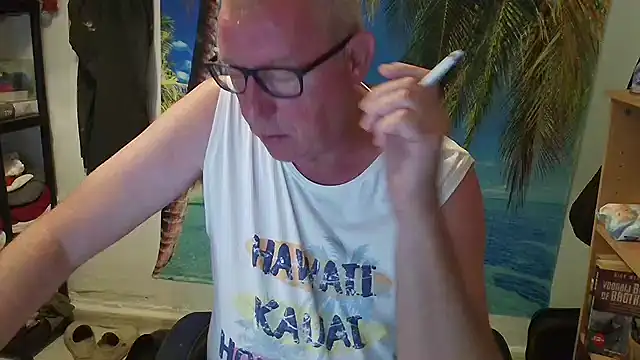 Snapshot of JamesBauer chatting on 06/11/26, 04:32 JamesBauer online show from 06/11/26, 04:32