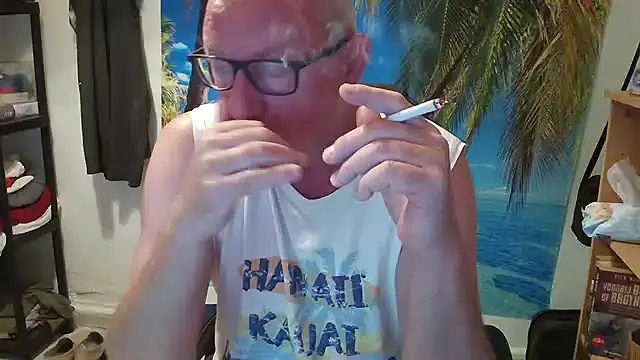 Snapshot of JamesBauer chatting on 06/12/26, 04:22 JamesBauer online show from 06/12/26, 04:22