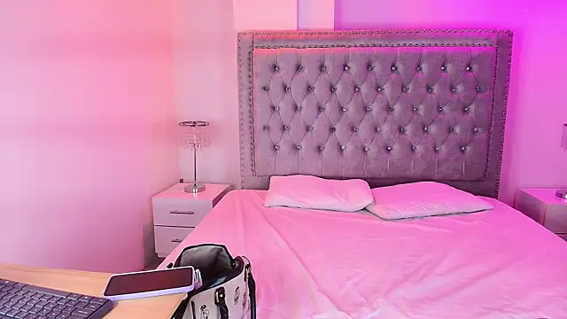 Lia adamsss online show from 12/17/25, 12:49