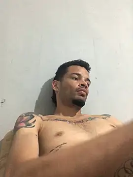 Snapshot of HenriquePhn chatting on 03/08/26, 07:17 HenriquePhn online show from 03/08/26, 07:17