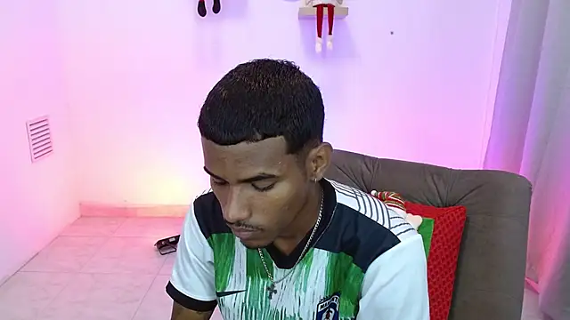 Snapshot of josua_smith chatting on 11/28/25, 12:13 josua smith online show from 11/28/25, 12:13