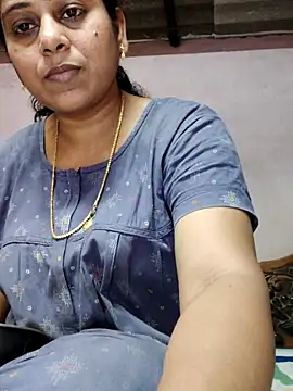 Snapshot of JENNIFERtamil chatting on 12/17/25, 07:58 JENNIFERtamil online show from 12/17/25, 07:58