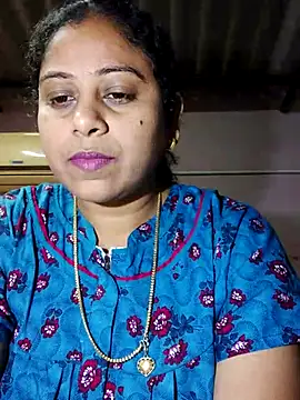 Snapshot of JENNIFERtamil chatting on 01/17/26, 01:05 JENNIFERtamil online show from 01/17/26, 01:05