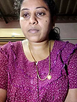 Snapshot of JENNIFERtamil chatting on 05/14/26, 07:37 JENNIFERtamil online show from 05/14/26, 07:37