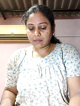 Snapshot of JENNIFERtamil chatting on 05/15/26, 07:48 JENNIFERtamil online show from 05/15/26, 07:48