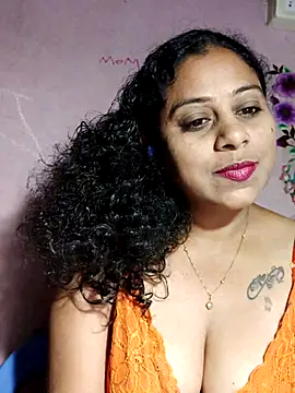 Snapshot of JENNIFERtamil chatting on 05/16/26, 06:39 JENNIFERtamil online show from 05/16/26, 06:39